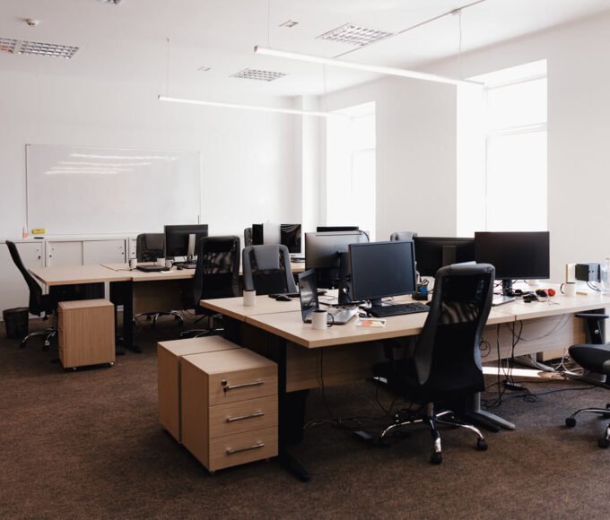 Low-Budget-office-space-interior